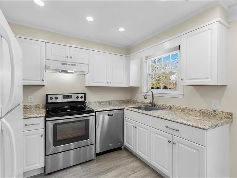8 Captain Cook Ln #U — Photo 12