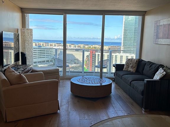 Liv Rm Ocean view , Lani