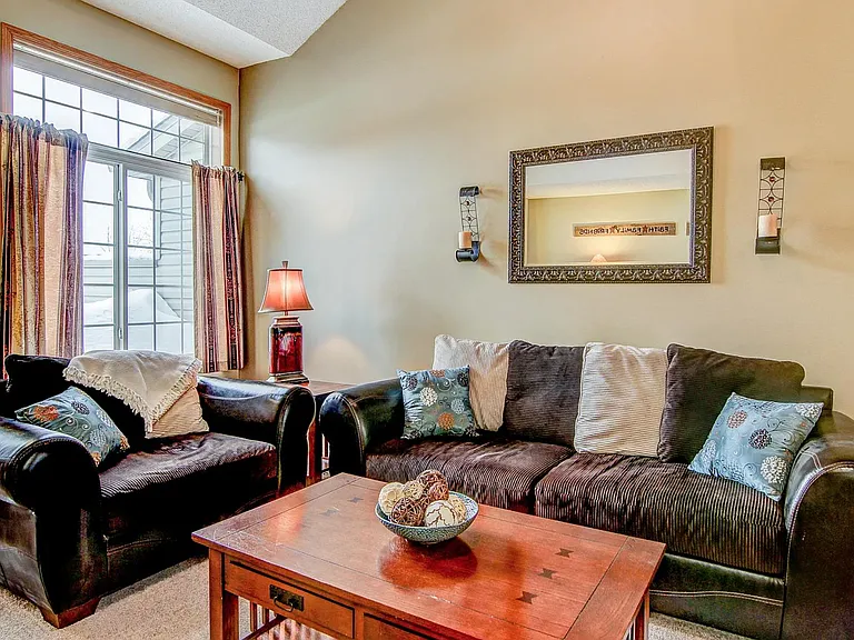 2353 Oakridge Cir — Photo 4
