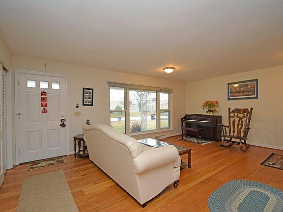 3rd image of 7731 Glenover Dr