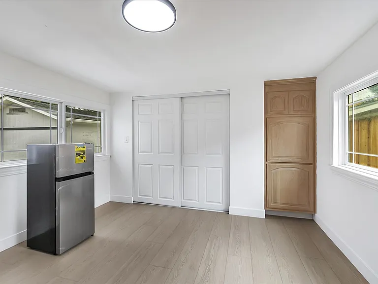 412 Menker Ave #B — Photo 3