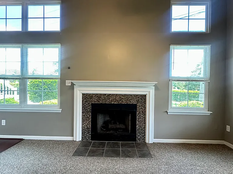 4044 Laurel Green Cir — Photo 31
