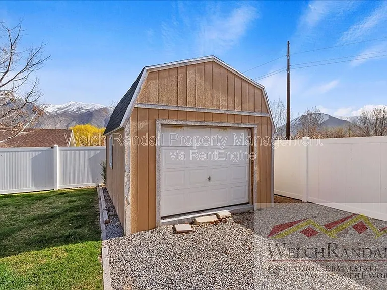 179 E 2200 S — Photo 27