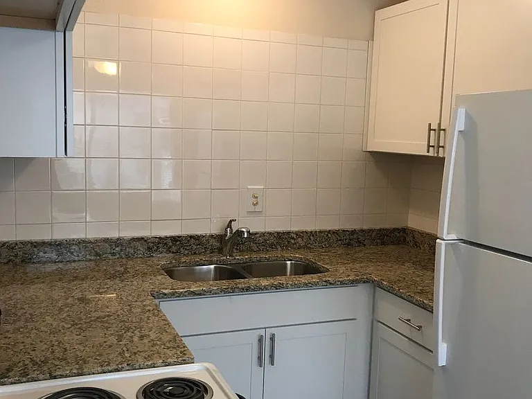 725 Wayzata Blvd E — Photo 10