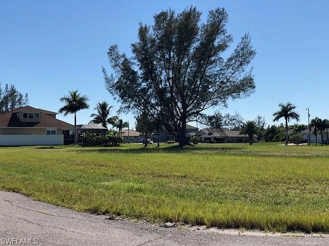 1st image of 910 NW 37th Ave