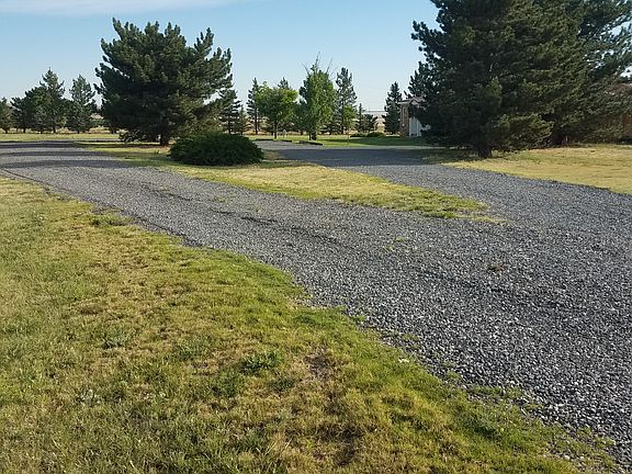 Teardrop gravel driveway