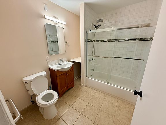 5th image of 1309 Hudson Ave APT C4
