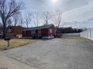 2 Brookwood Rd, Stanhope, NJ 07874