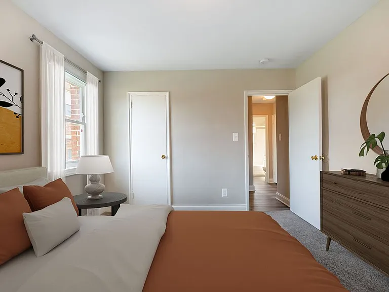 Bedford and Victoria Station Apartments — Photo 6
