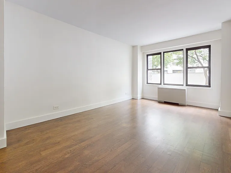 220 E 63rd St #1H — Photo 7