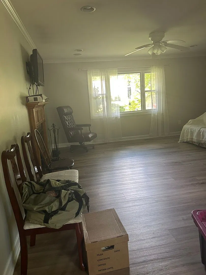 Cozy 2 Bedroom Ranch Near Jamestown Farms — Photo 4
