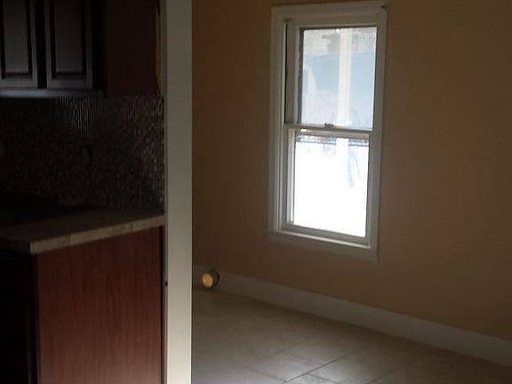 4th image of 817 W Park Ave