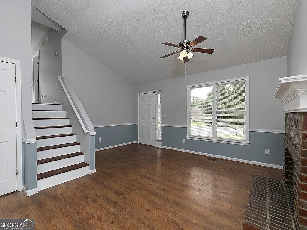 4 bed, 3.0 bath, 1769 sqft, $2,300 — Photo 4