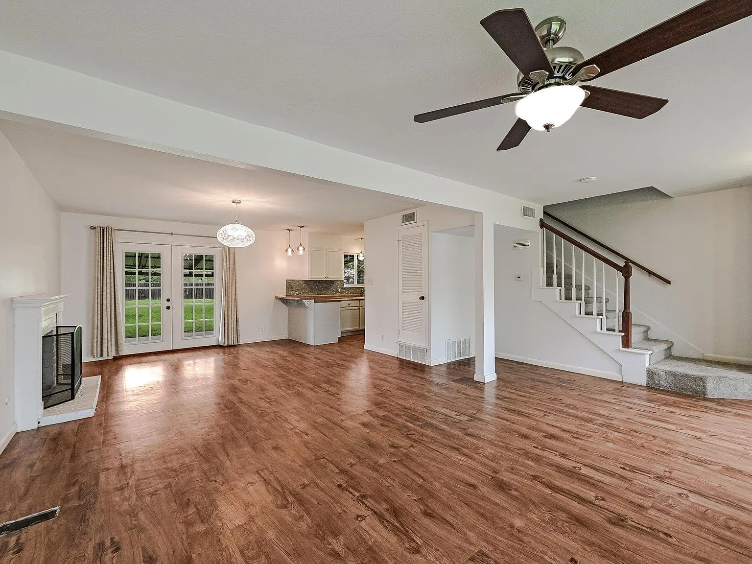 3 bed, 1.5 bath, 1715 sqft, $2,750 — Photo 3