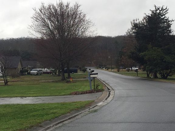 5th image of 125 Estate Dr