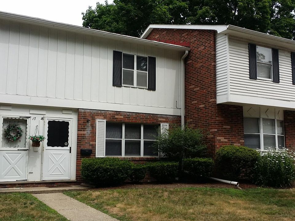 Private entrance in front and back of unit.