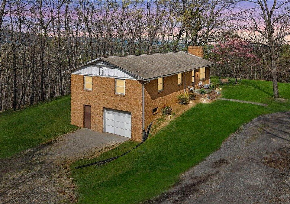 1st image of 1450 Blackwood Dr