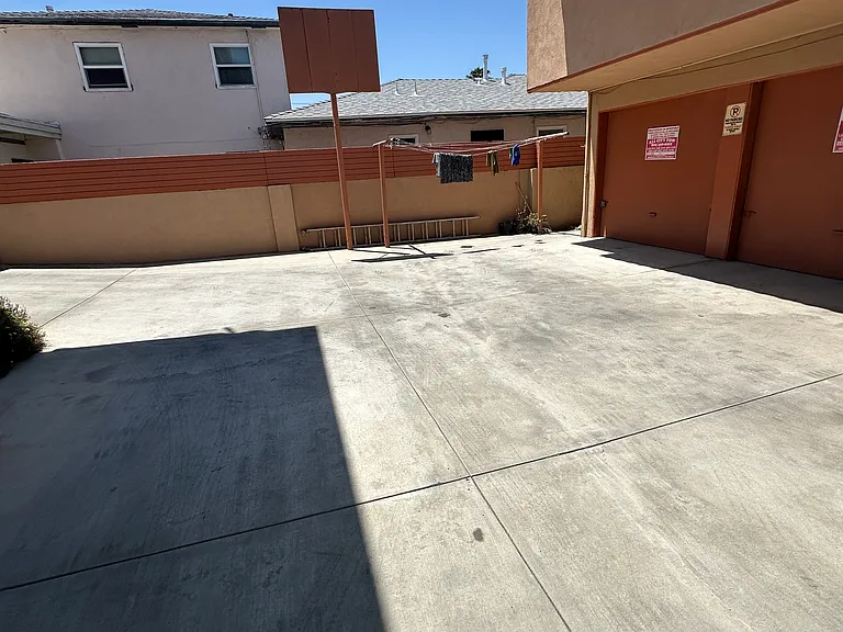916 N Market St #3 — Photo 12