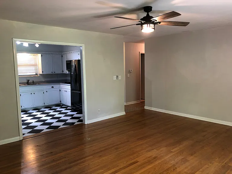1308 Sycamore St — Photo 6