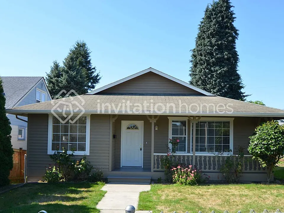 2310 Summit Ave