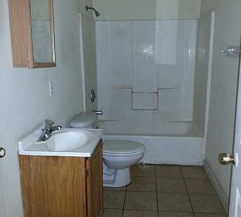 5th image of 501 W Avenue E