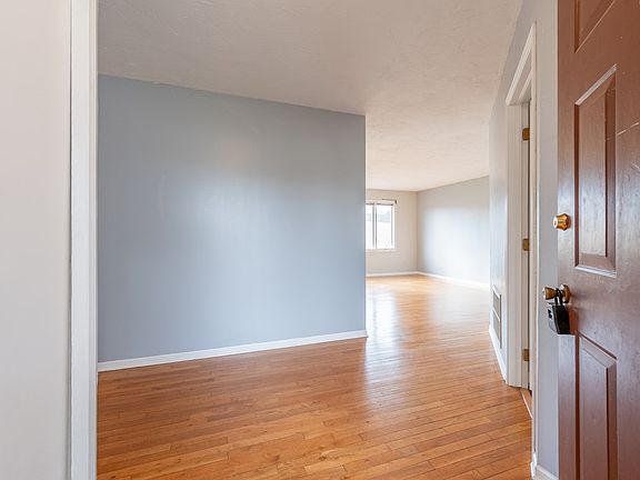 3rd image of 395 Wythe View Dr