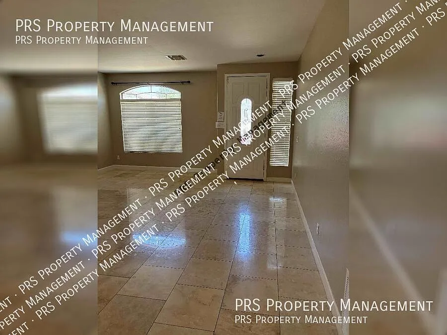 Beautiful 5 bedroom home with upgraded features! — Photo 2