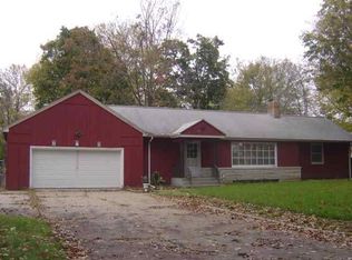 6051 Pickwick Rd, Syracuse, IN 46567