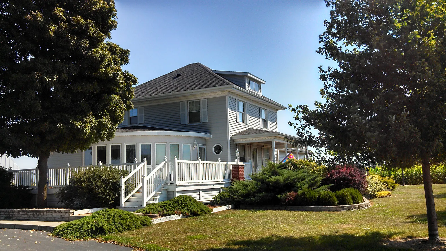 18714 Armington Rd photo 1