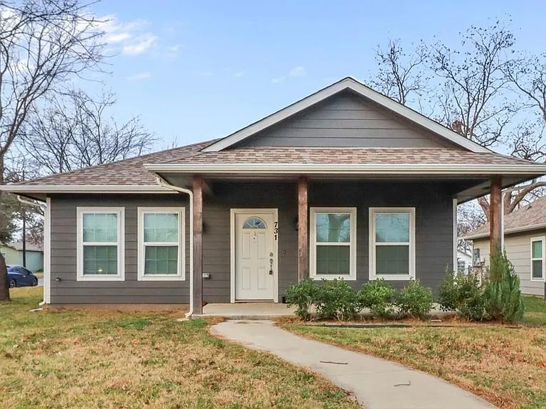 731 W Morton St — Photo 1