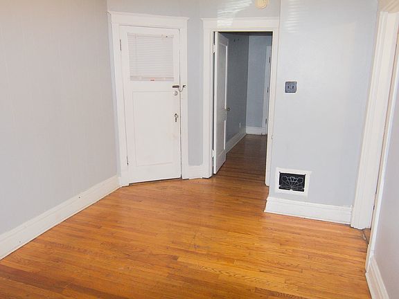 5th image of 3946 Dunnica Ave