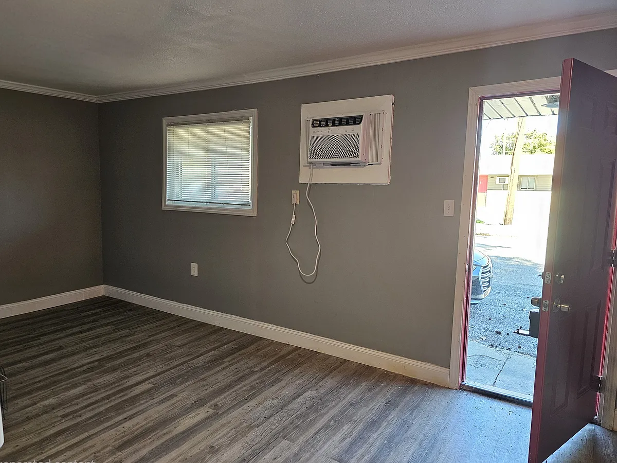 Photo 2 of 6 - 3904 Griffin St #B - Jonesboro, AR Building Photo - 3904 Griffin St #B