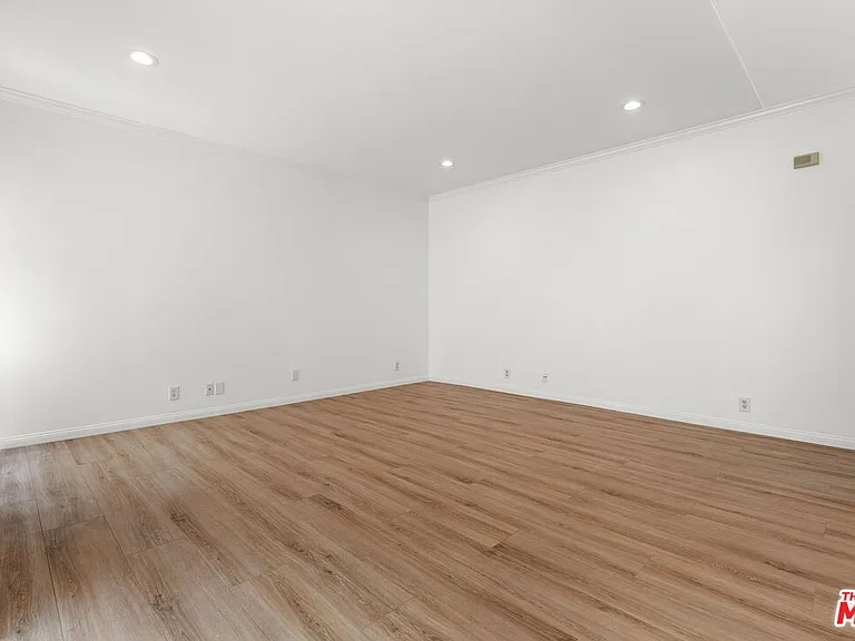 8646 W Olympic Blvd #204 — Photo 6