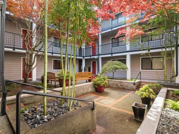 6600 SE Division St APT 304, Portland, OR 97206