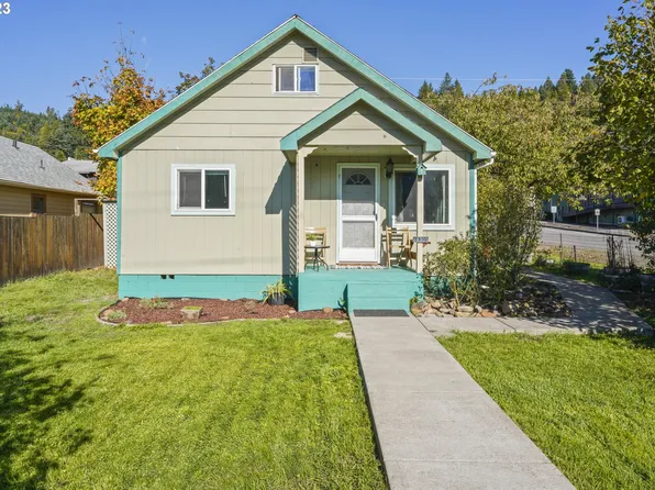 48305 Commercial St, Oakridge, OR 97463