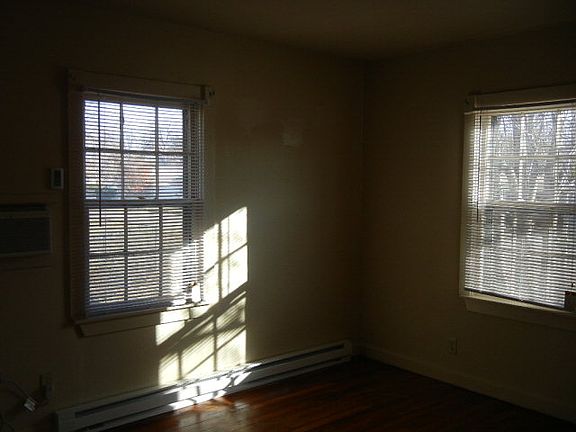 3rd image of 1204 Oak St