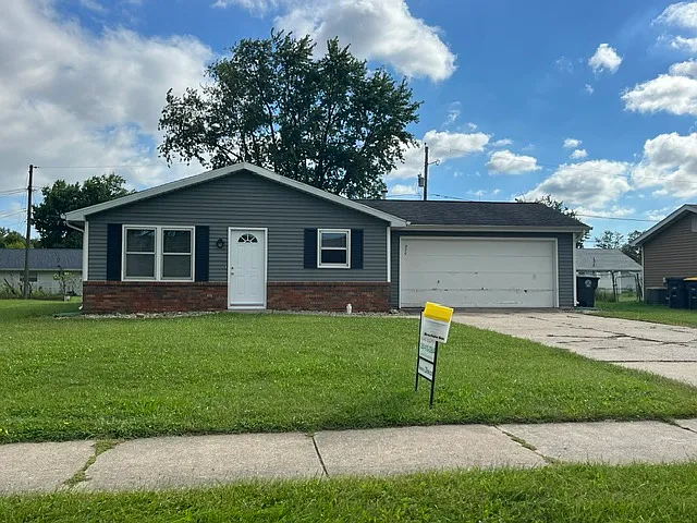 3 bed, 936 sqft, $1,325 — Photo 2