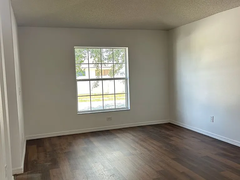 136 Grantham Dr — Photo 19