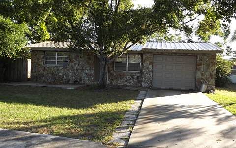 1st image of 831 Lake Dr E
