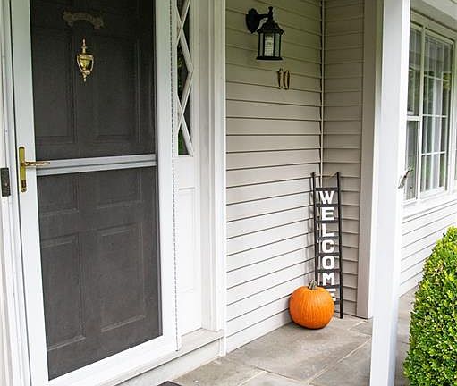 5th image of 10 White Pine Dr