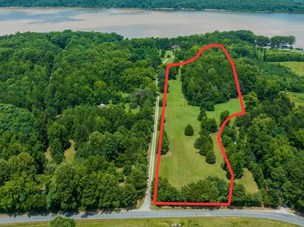 1017 Kingswood Rd, Buffalo Junction, VA 24529