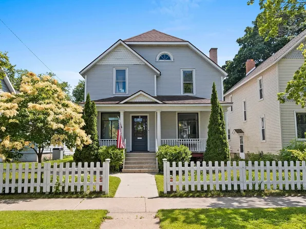 1451 Newberry Ave, Marinette, WI 54143