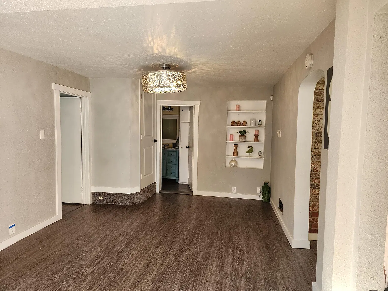2 bed, 1.5 bath, 1180 sqft, $2,400 — Photo 3