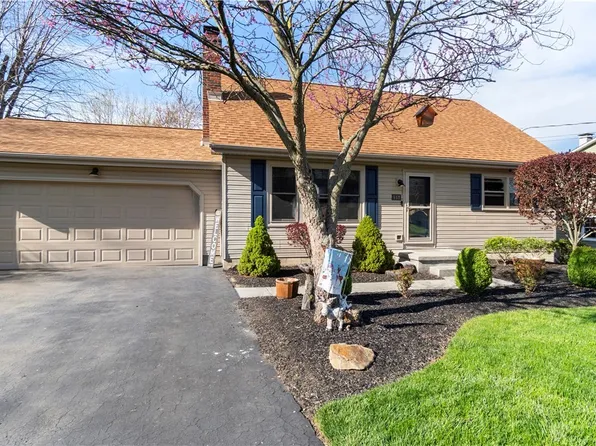 668 Dorchester Dr, Hubbard, OH 44425