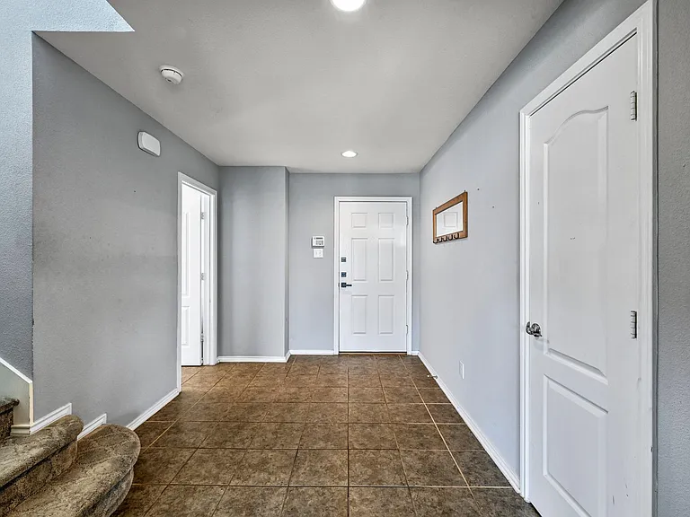 214 Briarwood Dr — Photo 13