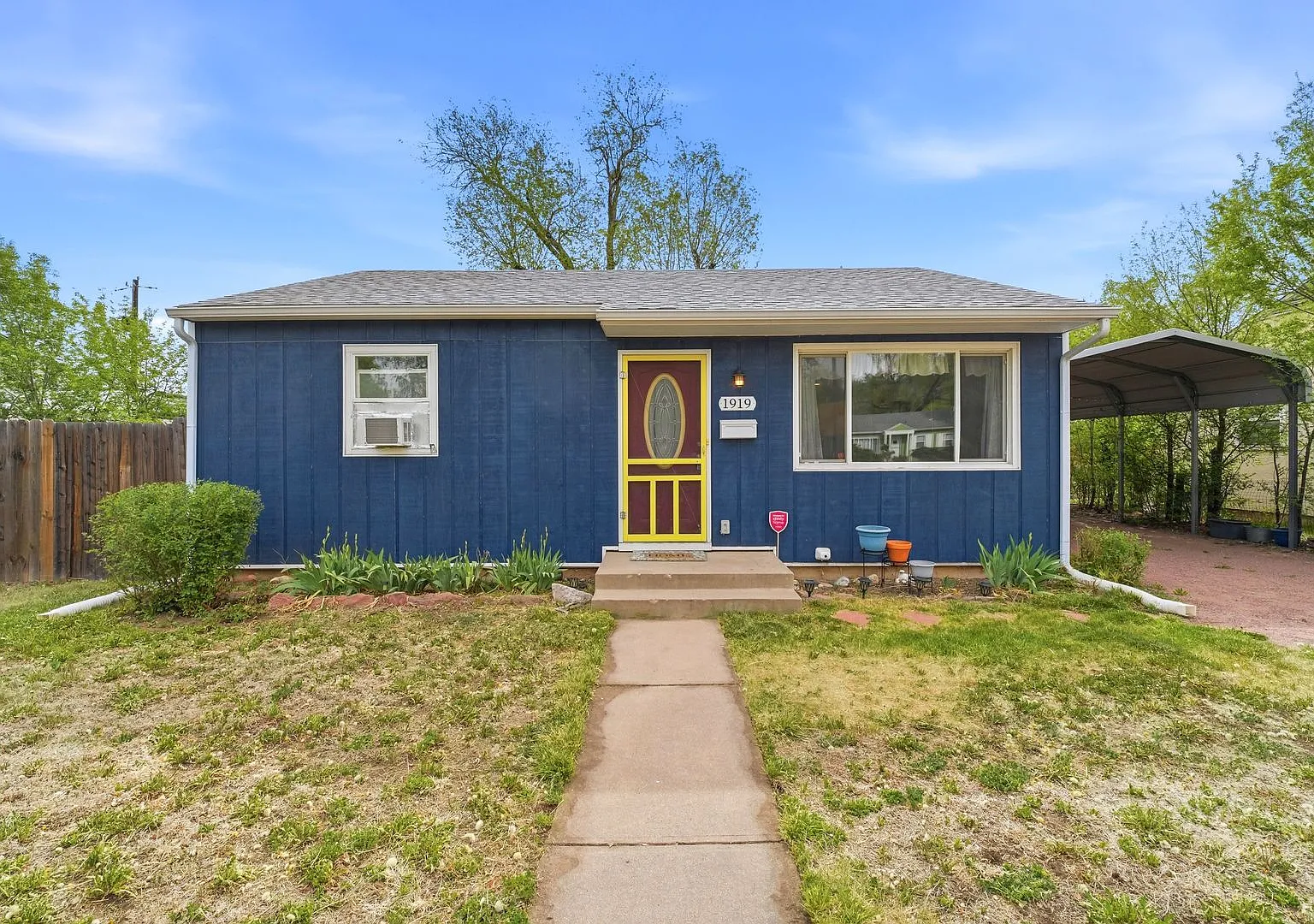 Charming Colorado Springs Rental in Desirable 80905 Location — Photo 1