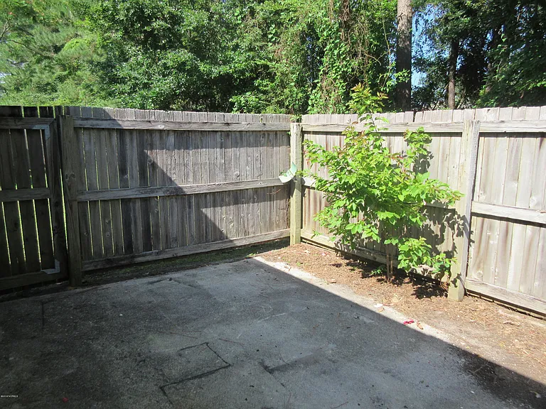 170 Corey Cir — Photo 11