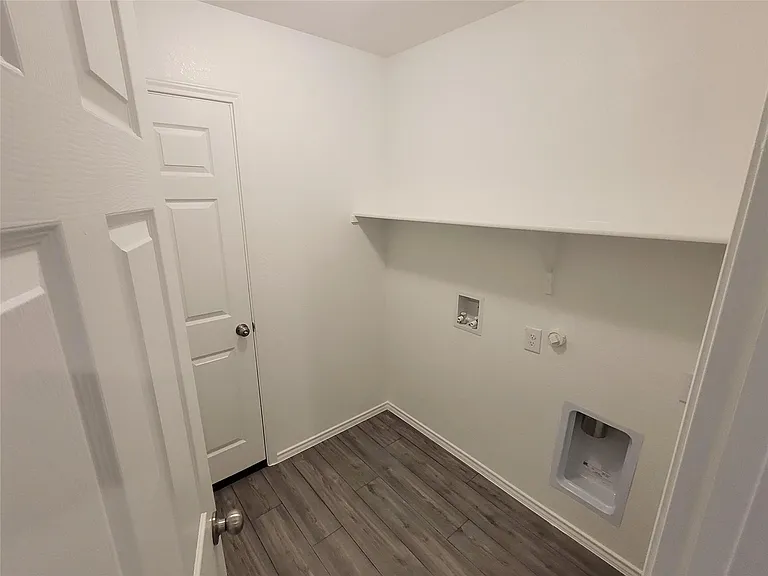 1049 Knightly Ln — Photo 16
