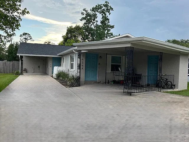 2424 S Lake Ave — Photo 2