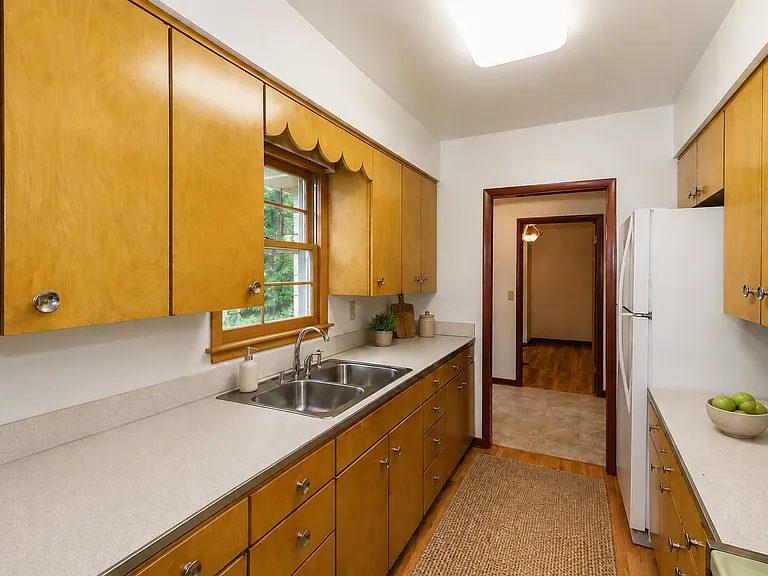 2115 Ferndale Ave — Photo 5